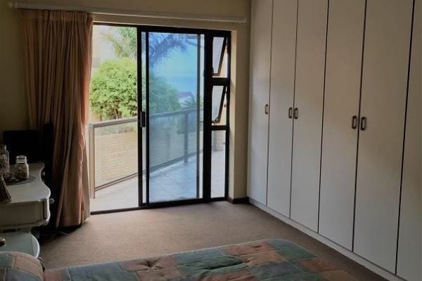 4 Bedroom Property for Sale in Wavecrest Eastern Cape